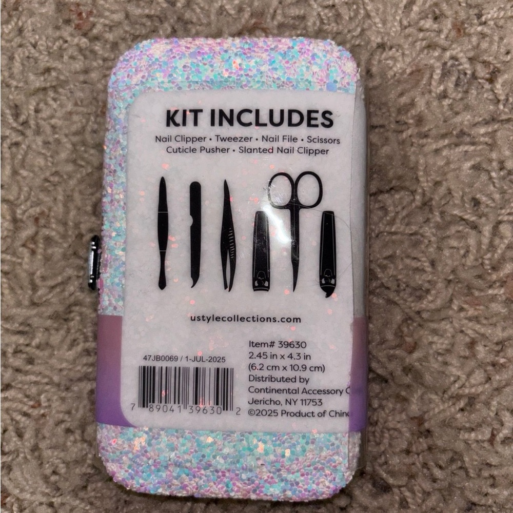 Manicure Kit - Picture 2 of 2